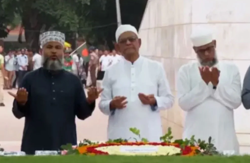 জিয়াউর রহমান-খালেদা জিয়ার কবরে পুষ্পস্তবক অর্পণ, ফাতেহা পাঠ করলেন মির্জা ফখরুল